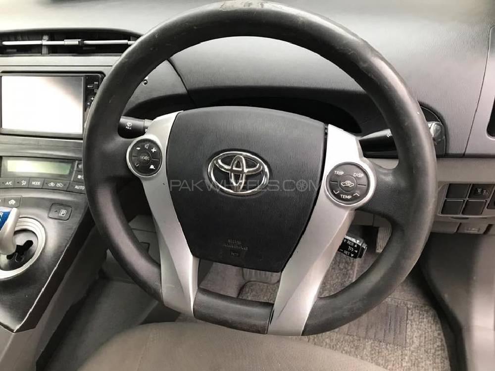 Toyota Prius 2011 for Sale in Rawalpindi Toyota Prius 2011 for Sale in Rawalpindi Image-5