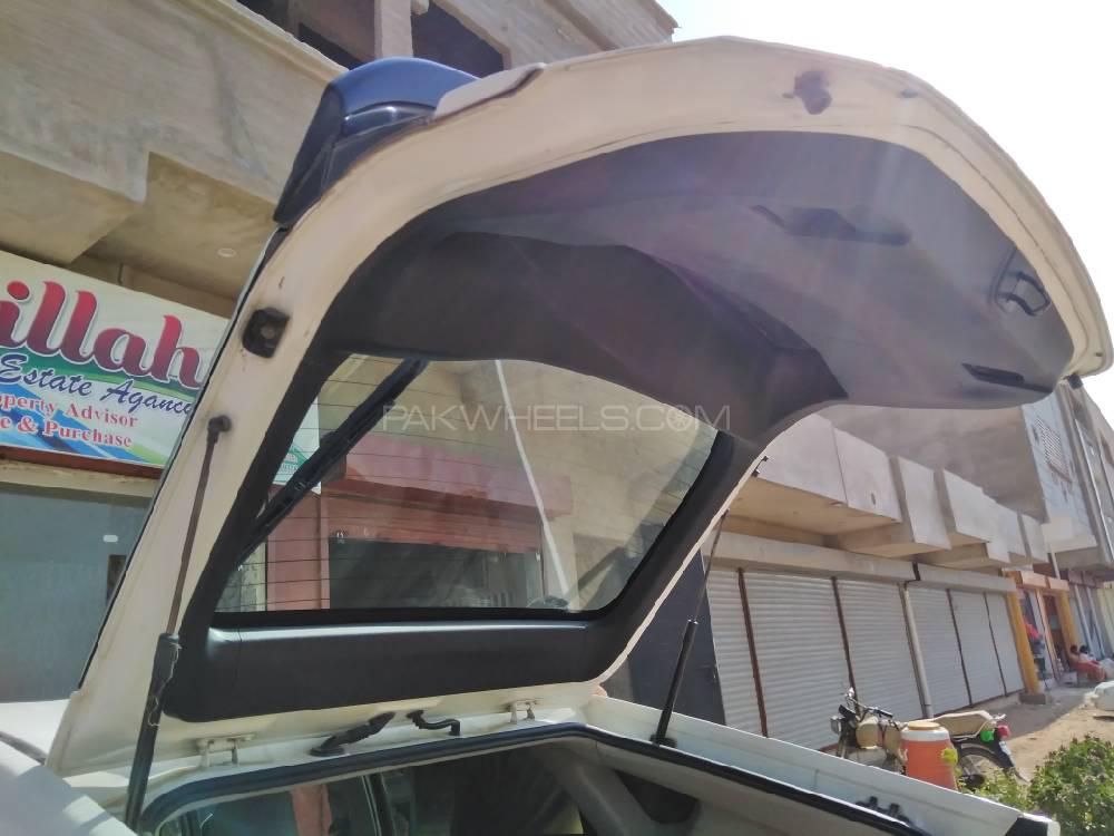 Toyota Prius 2011 for Sale in Karachi Toyota Prius 2011 for Sale in Karachi Image-4