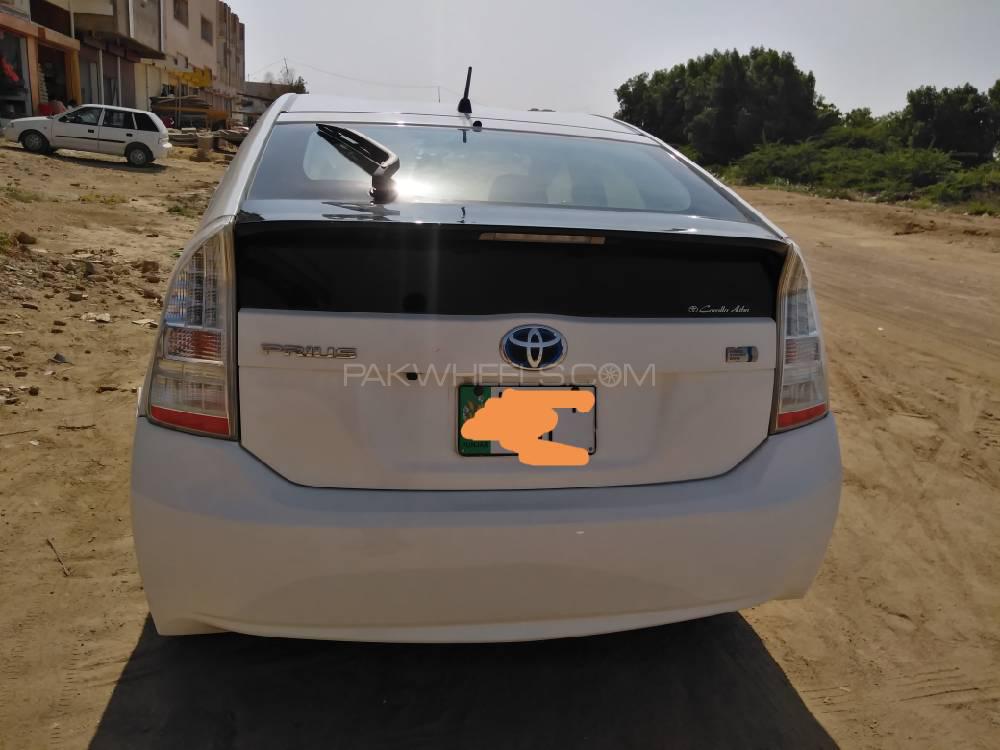 Toyota Prius 2011 for Sale in Karachi Toyota Prius 2011 for Sale in Karachi Image-2