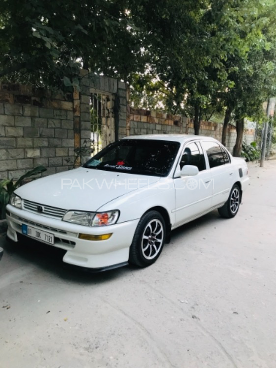 Toyota Corolla - 2001  Toyota Corolla - 2001  Image-2