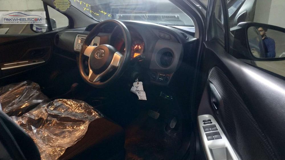 Toyota Vitz 2016 for Sale in Lahore Toyota Vitz 2016 for Sale in Lahore Image-9