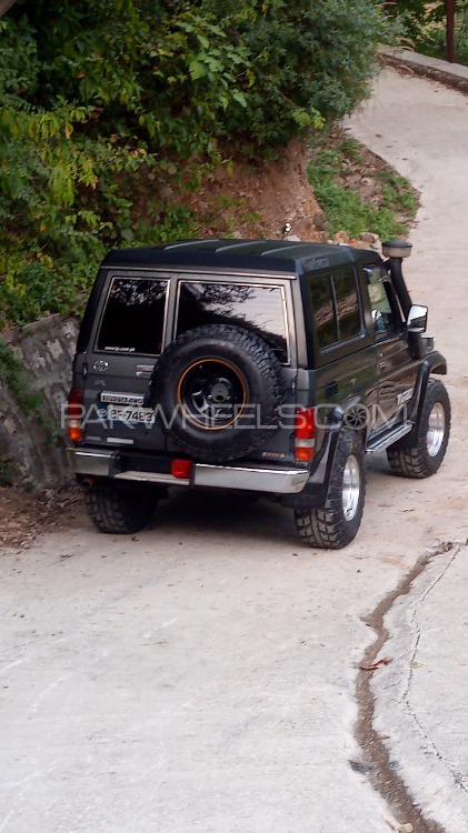 Toyota Land Cruiser - 1988  Toyota Land Cruiser - 1988  Image-2