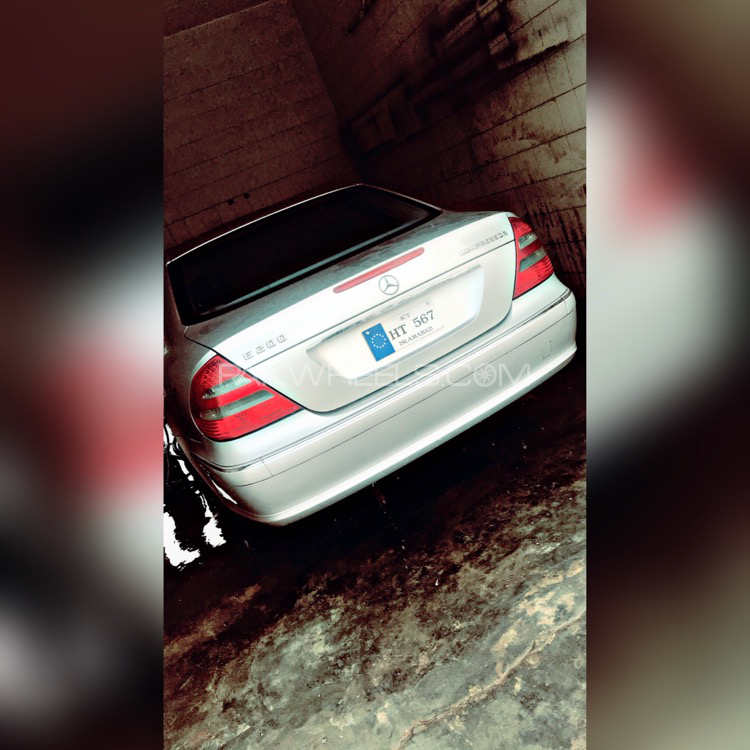 Mercedes Benz E Class - 2005  Mercedes Benz E Class - 2005  Image-2