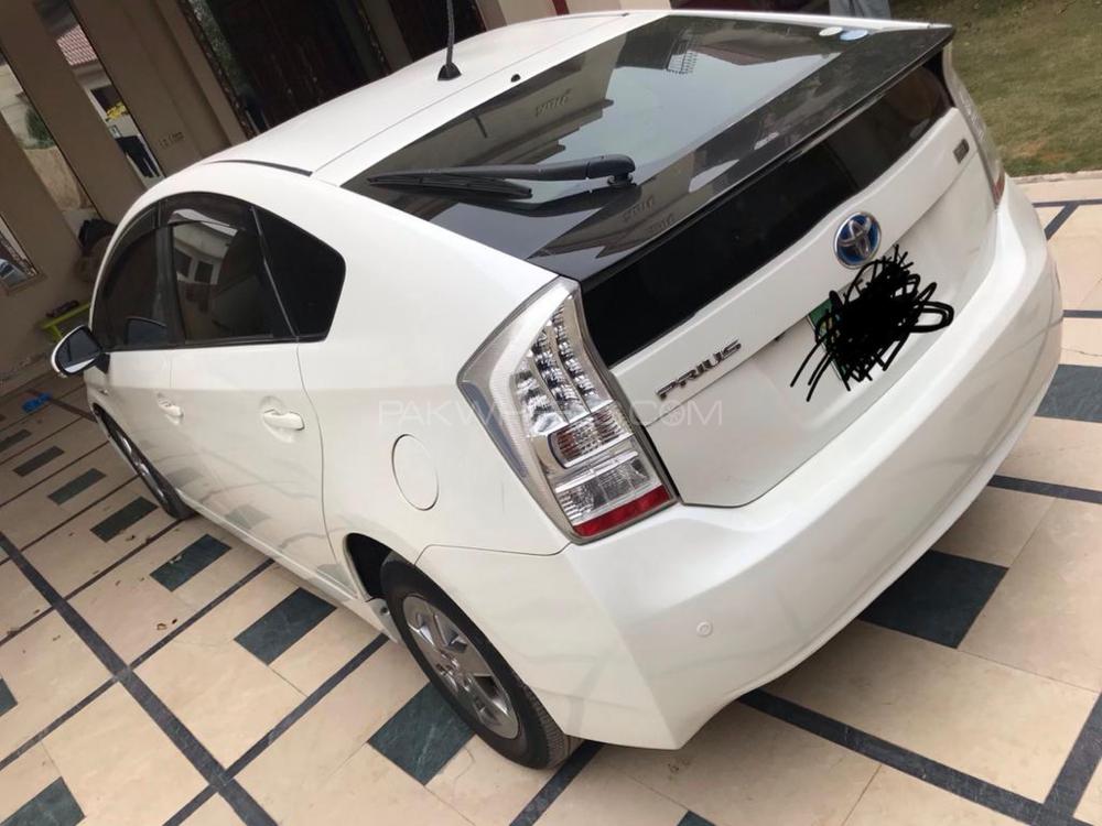 Toyota Prius 2011 for Sale in Lahore Toyota Prius 2011 for Sale in Lahore Image-2