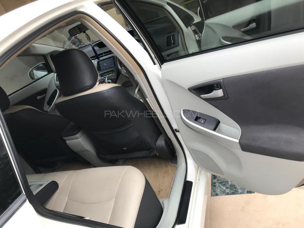 Toyota Prius 2011 for Sale in Lahore Toyota Prius 2011 for Sale in Lahore Image-7