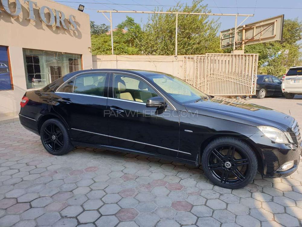 Mercedes Benz E Class 2011 for Sale in Lahore Mercedes Benz E Class 2011 for Sale in Lahore Image-9