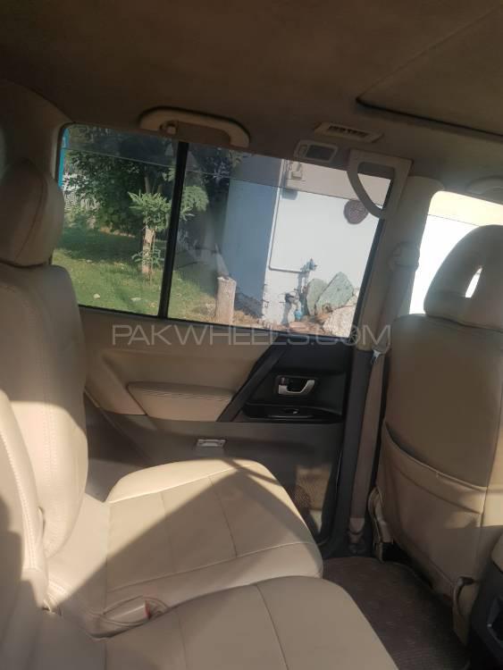 Mitsubishi Pajero 2004 for Sale in Islamabad Mitsubishi Pajero 2004 for Sale in Islamabad Image-4