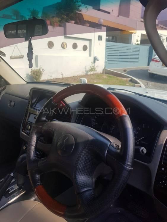 Mitsubishi Pajero 2004 for Sale in Islamabad Mitsubishi Pajero 2004 for Sale in Islamabad Image-9