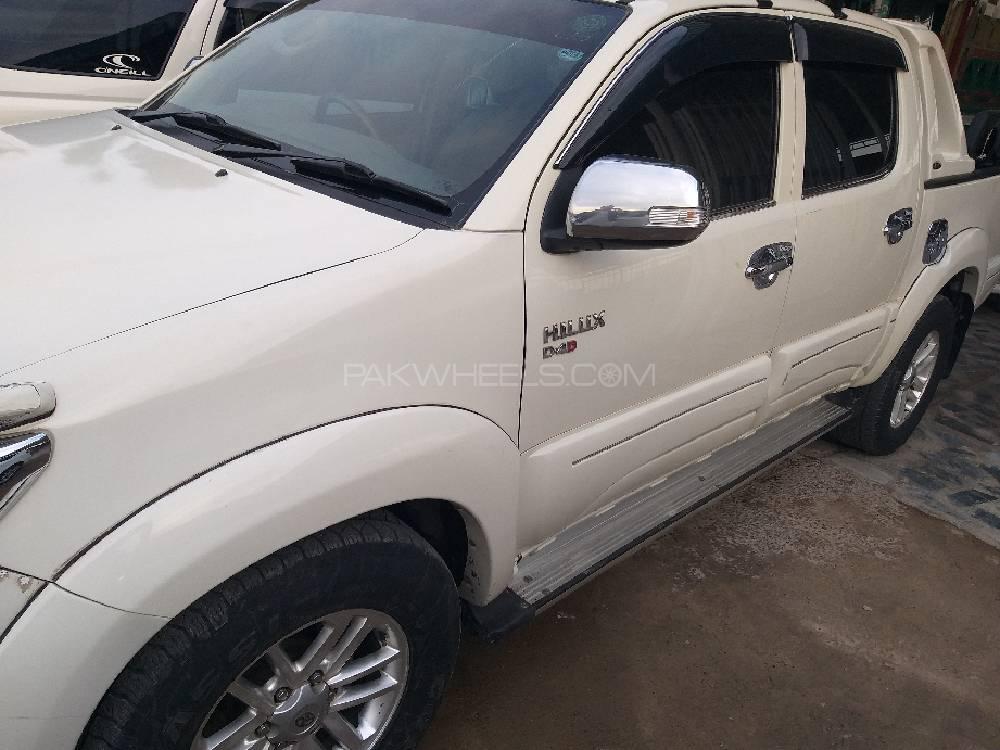 Toyota Hilux 2013 for Sale in Peshawar Toyota Hilux 2013 for Sale in Peshawar Image-8