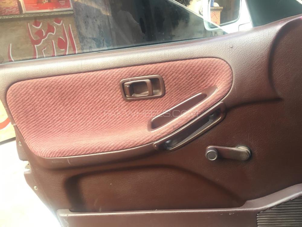 Nissan Sunny 1993 for Sale in Gujranwala Nissan Sunny 1993 for Sale in Gujranwala Image-4