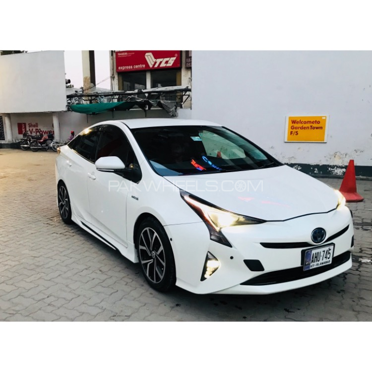 Toyota Prius - 2017  Toyota Prius - 2017  Image-4