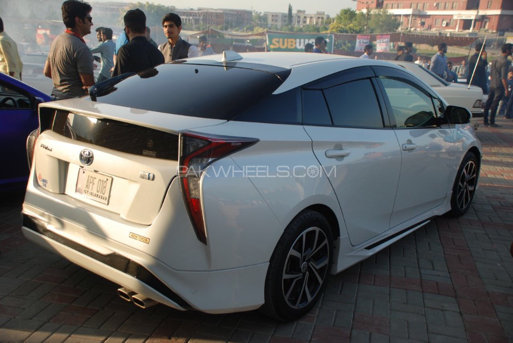 Toyota Prius - 2017  Toyota Prius - 2017  Image-3