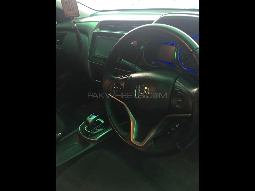 Honda Grace Hybrid 2016 for Sale in Rawalpindi Honda Grace Hybrid 2016 for Sale in Rawalpindi Image-11