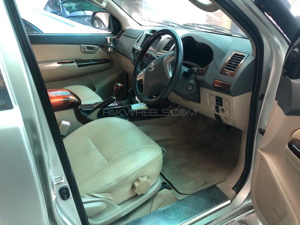 Toyota Hilux 2005 for Sale in Karachi Toyota Hilux 2005 for Sale in Karachi Image-3