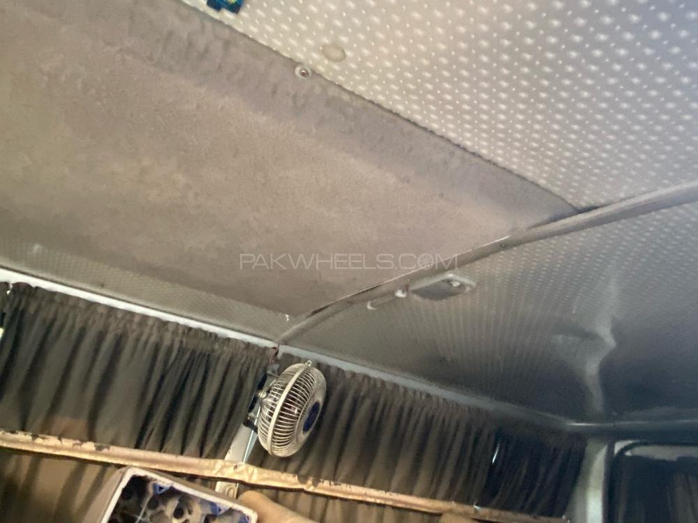 Toyota Hiace 2011 for Sale in Rawalpindi Toyota Hiace 2011 for Sale in Rawalpindi Image-14