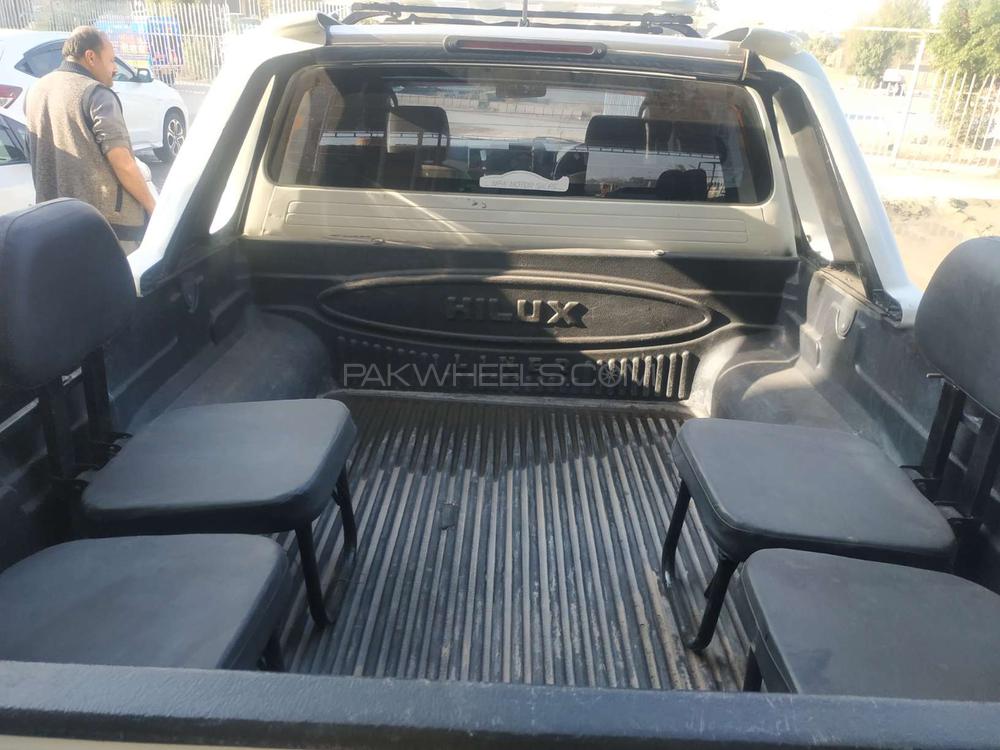 Toyota Hilux 2013 for Sale in Peshawar Toyota Hilux 2013 for Sale in Peshawar Image-4
