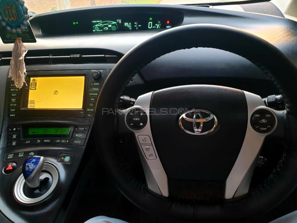 Toyota Prius 2010 for Sale in Lahore Toyota Prius 2010 for Sale in Lahore Image-4