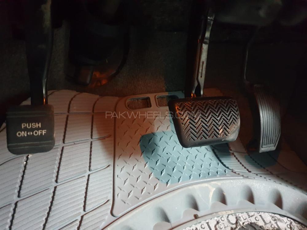 Toyota Prius 2010 for Sale in Lahore Toyota Prius 2010 for Sale in Lahore Image-19
