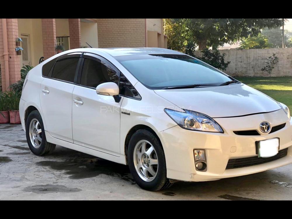Toyota Prius 2011 for Sale in Nowshera Image-1