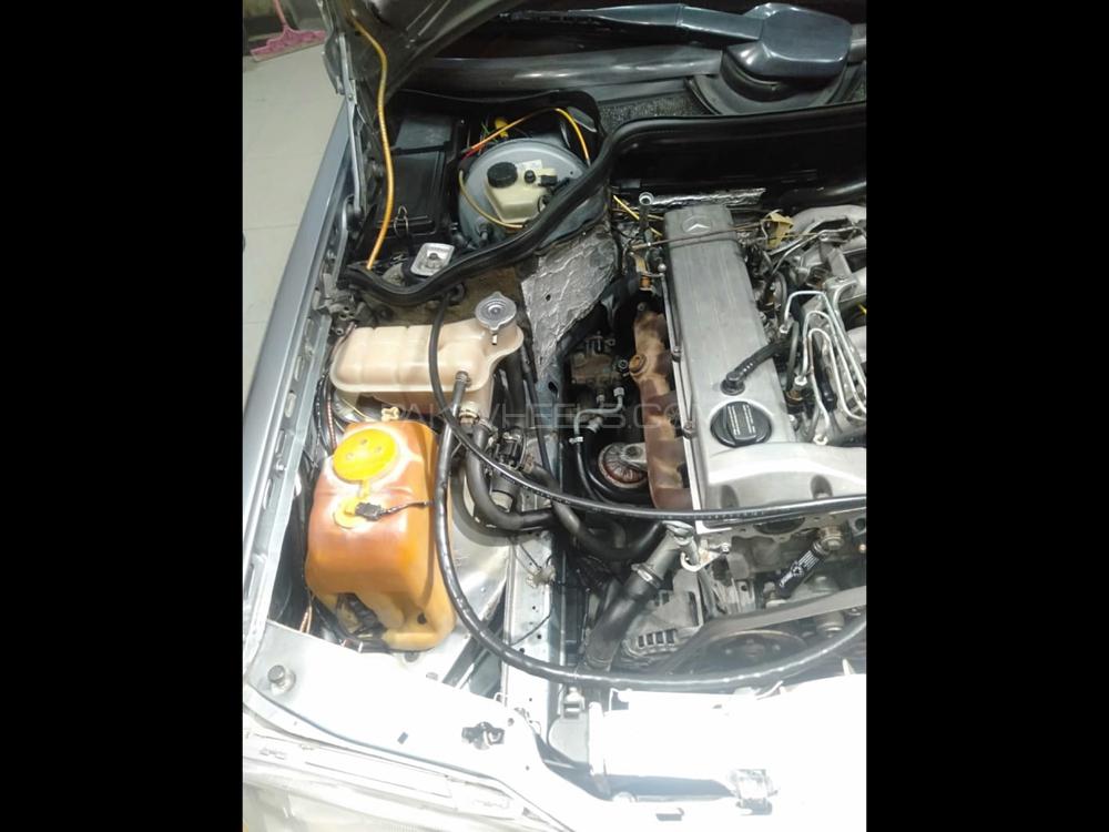 Mercedes Benz 250 D 1990 for Sale in Peshawar Mercedes Benz 250 D 1990 for Sale in Peshawar Image-5