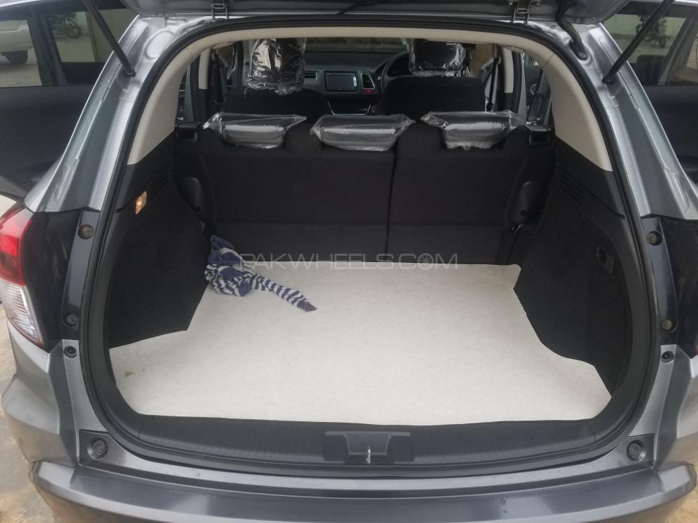 Honda Vezel 2014 for Sale in Sialkot Honda Vezel 2014 for Sale in Sialkot Image-17