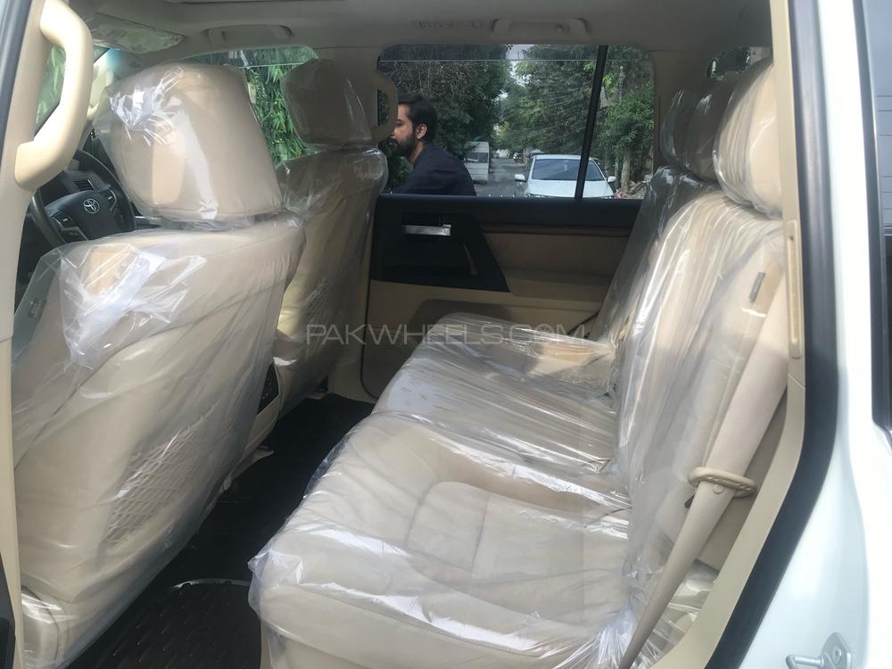 Toyota Land Cruiser 2017 for Sale in Lahore Toyota Land Cruiser 2017 for Sale in Lahore Image-10
