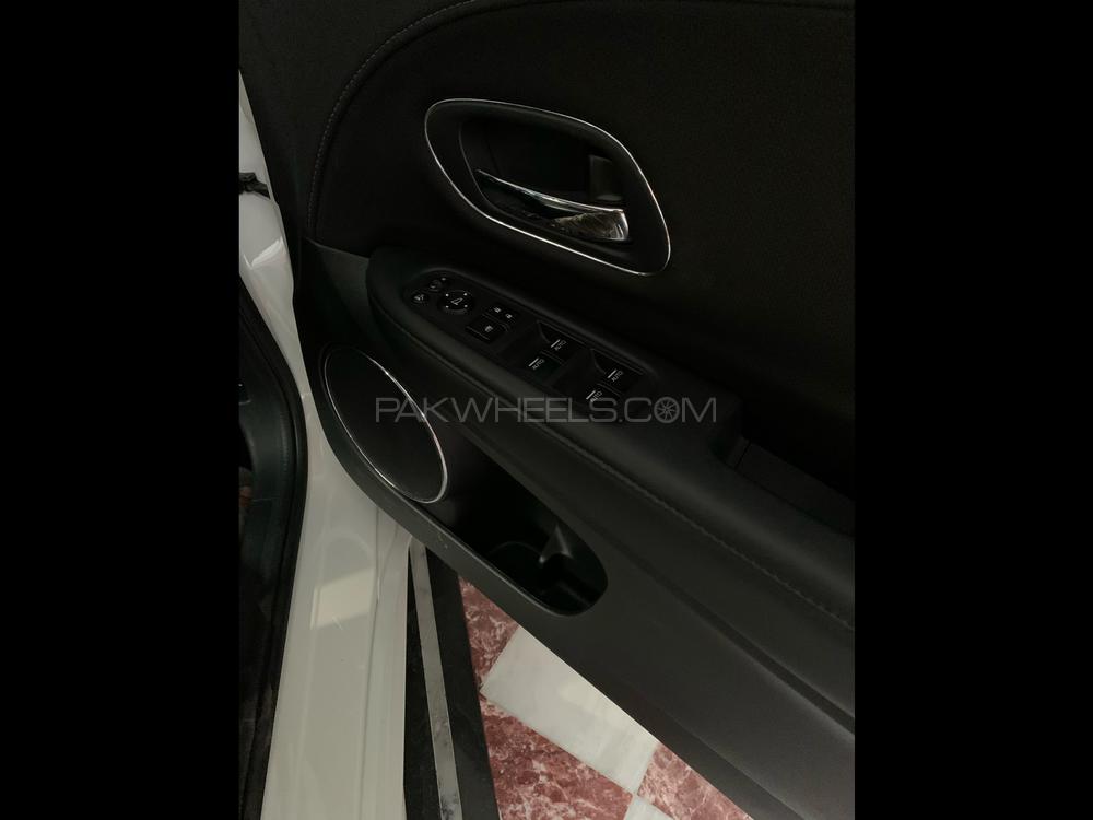 Honda Vezel 2015 for Sale in Peshawar Honda Vezel 2015 for Sale in Peshawar Image-10