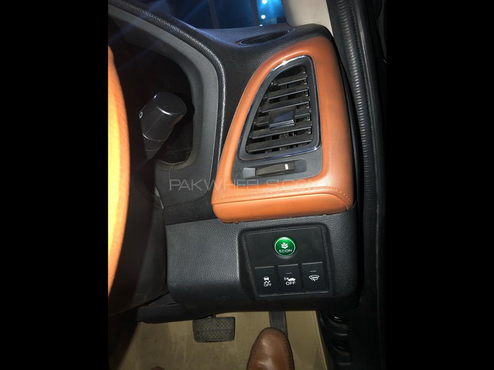 Honda Vezel 2015 for Sale in Lahore Honda Vezel 2015 for Sale in Lahore Image-12