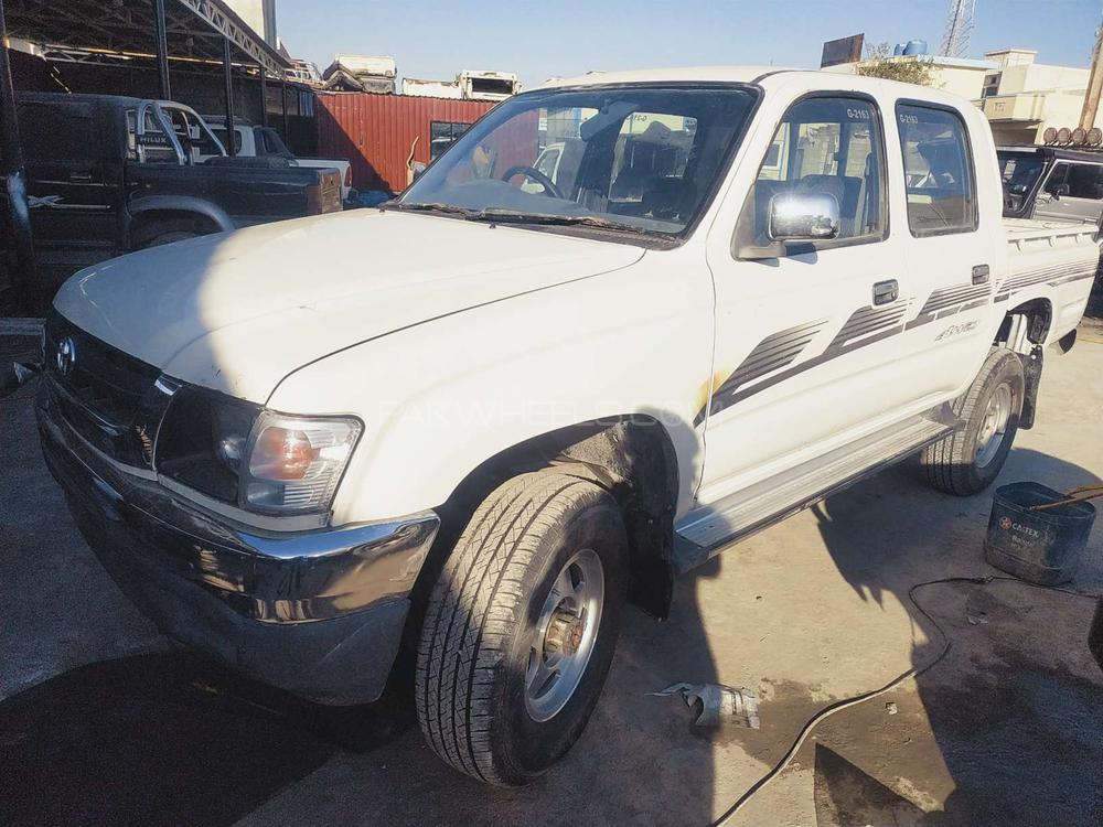 Toyota Hilux 2002 for Sale in Islamabad Image-1