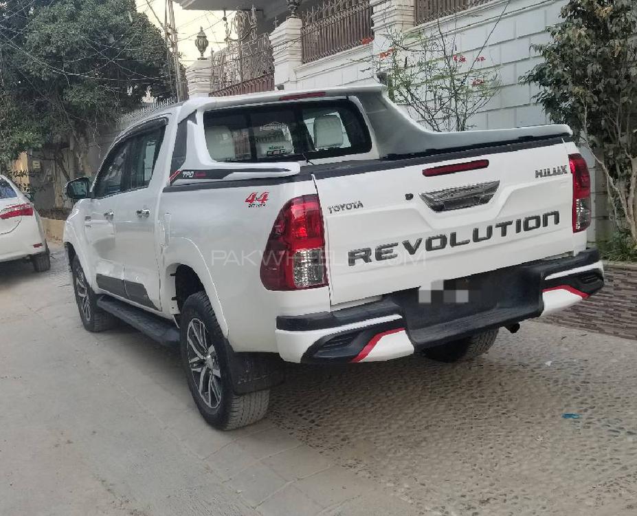 Toyota Hilux 2018 for Sale in Karachi Toyota Hilux 2018 for Sale in Karachi Image-3