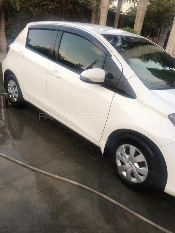 Toyota Vitz 2015 for Sale in Haroonabad Image-1