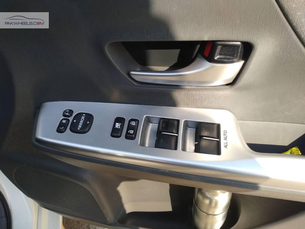 Toyota Prius 2014 for Sale in Islamabad Toyota Prius 2014 for Sale in Islamabad Image-12