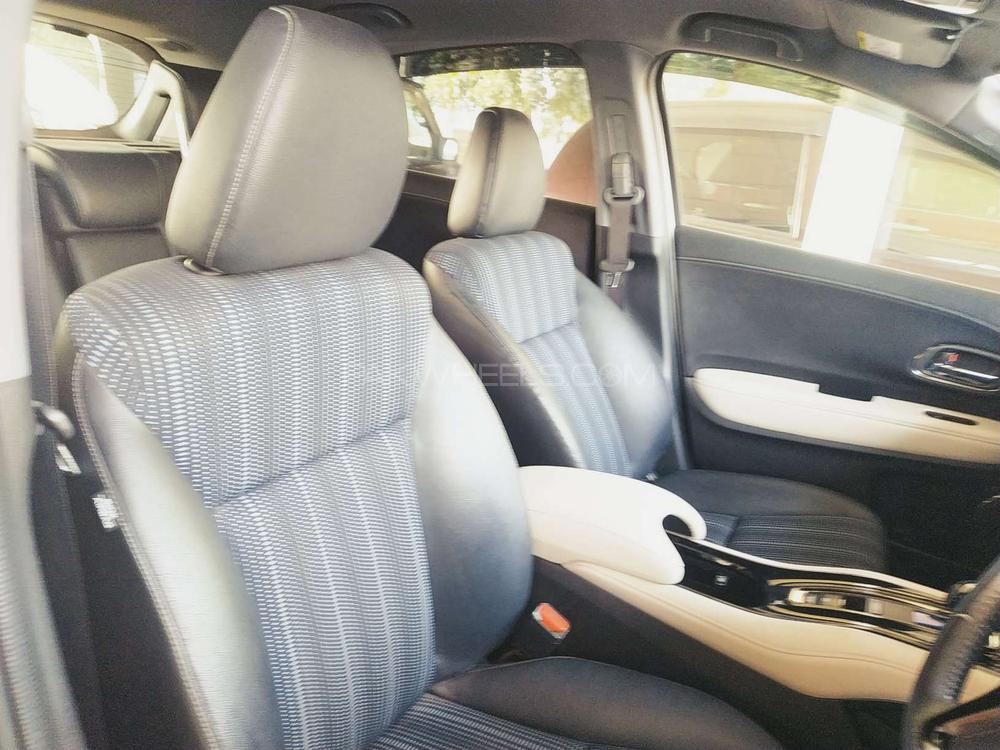 Honda Vezel 2015 for Sale in Rawalpindi Honda Vezel 2015 for Sale in Rawalpindi Image-12