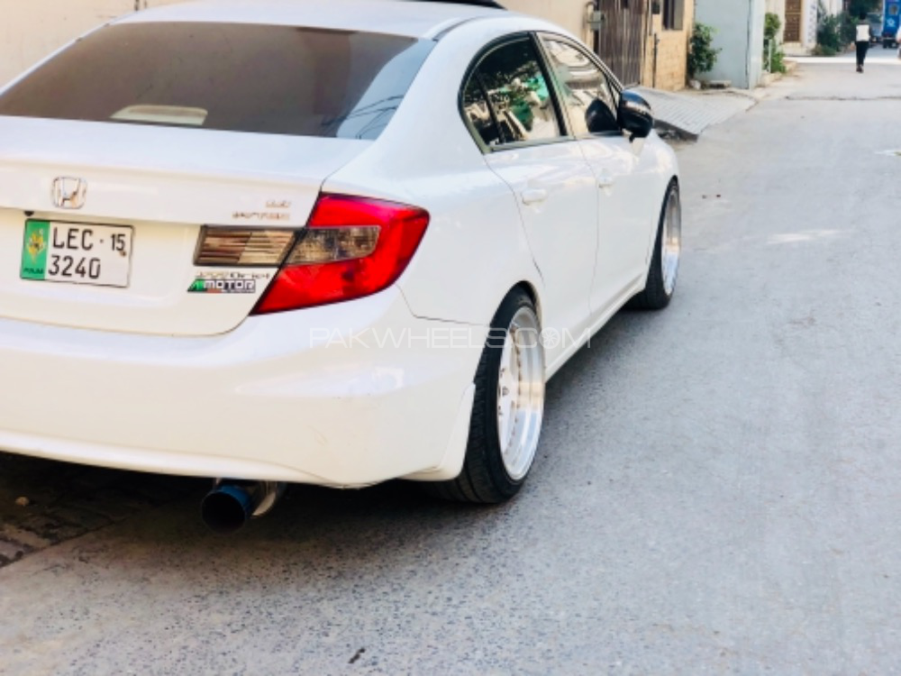 Honda Civic - 2015  Honda Civic - 2015  Image-2