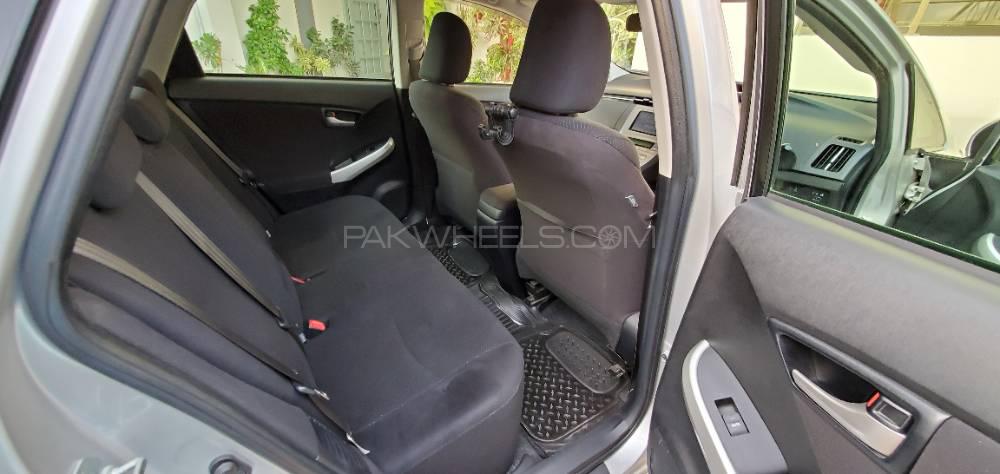 Toyota Prius 2014 for Sale in Karachi Toyota Prius 2014 for Sale in Karachi Image-8