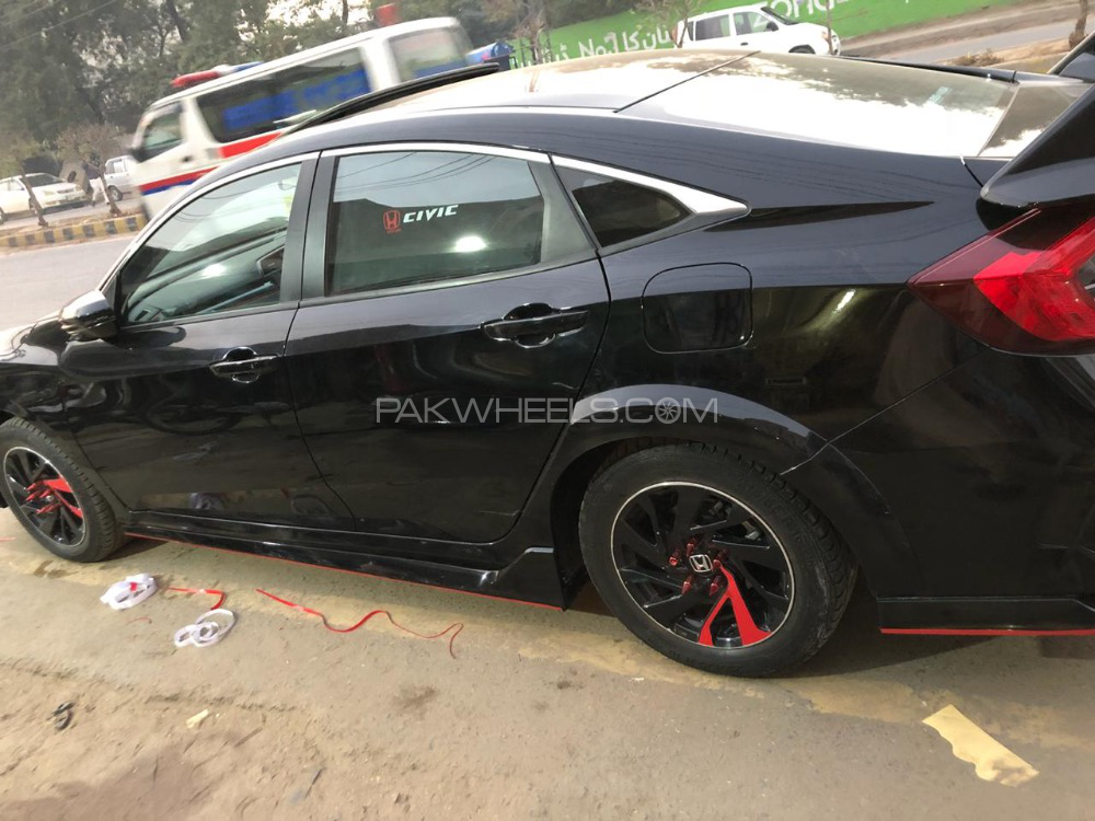 Honda Civic - 2018  Honda Civic - 2018  Image-2