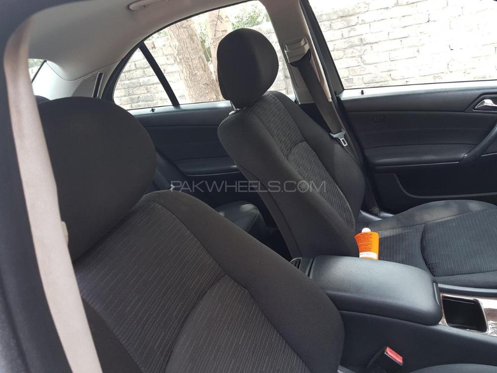 Mercedes Benz C Class 2006 for Sale in Lahore Mercedes Benz C Class 2006 for Sale in Lahore Image-9