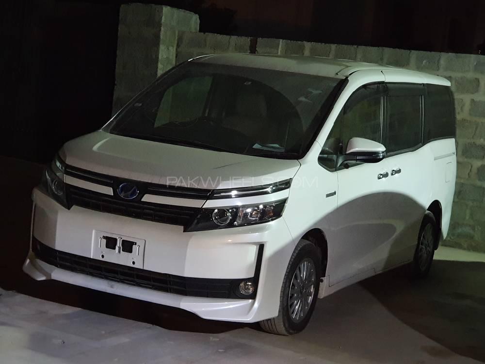 Toyota Voxy 2014 for Sale in Karachi Image-1