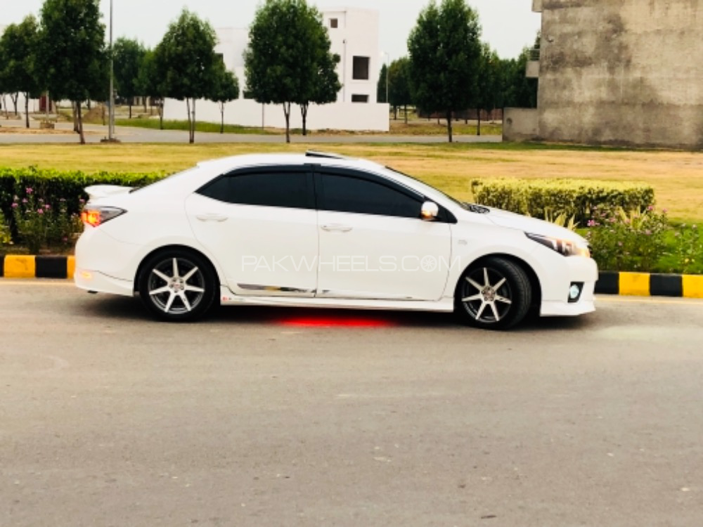 Toyota Corolla - 2017  Toyota Corolla - 2017  Image-2