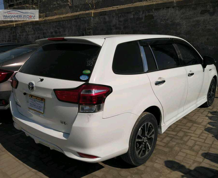 Toyota corolla fielder 2016