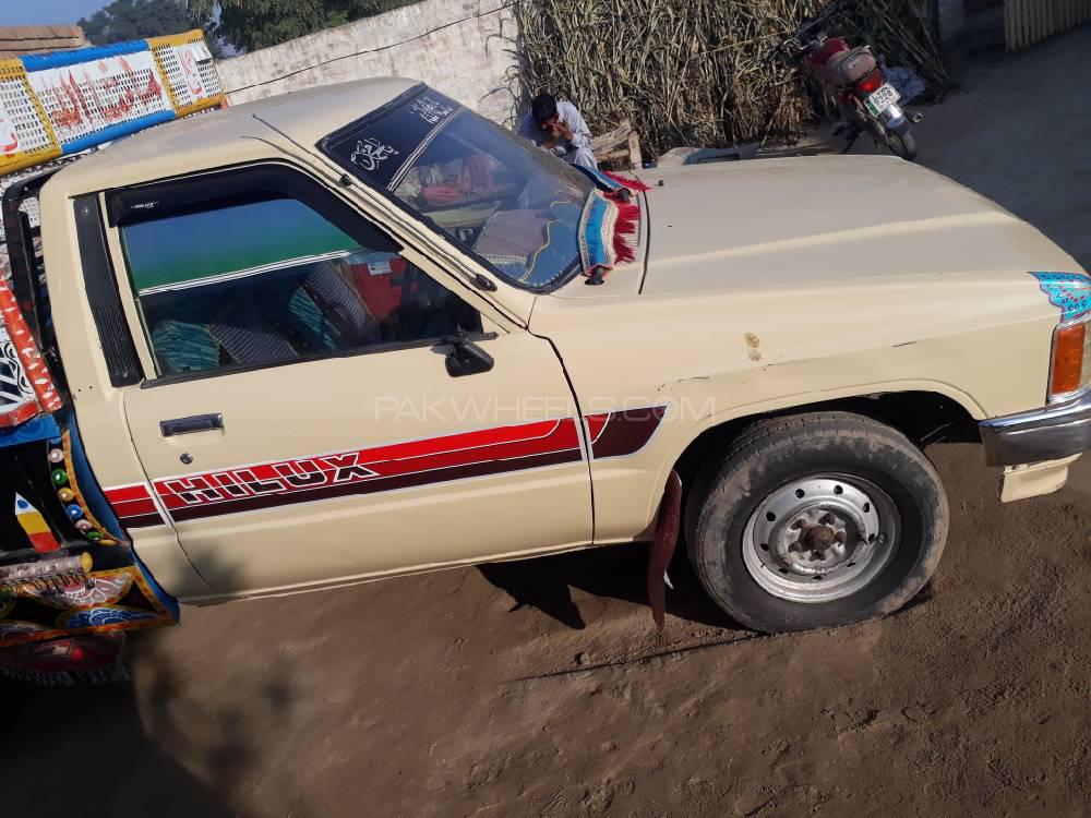 Toyota Hilux 1984 for Sale in Fateh pur Image-1