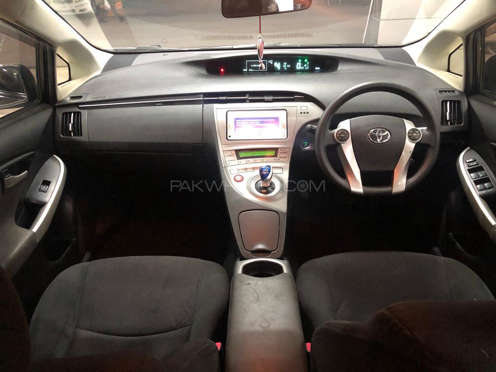 Toyota Prius 2013 for Sale in Peshawar Toyota Prius 2013 for Sale in Peshawar Image-7