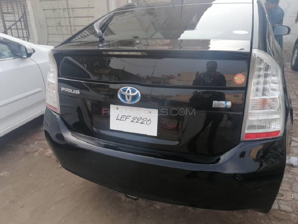 Toyota Prius 2010 for Sale in Lahore Toyota Prius 2010 for Sale in Lahore Image-9