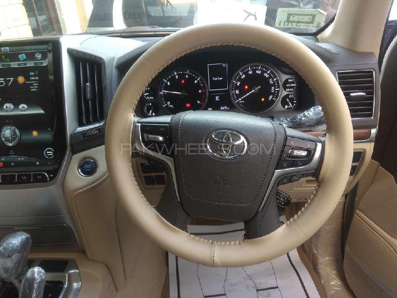 Toyota Land Cruiser 2017 for Sale in Karachi Toyota Land Cruiser 2017 for Sale in Karachi Image-5