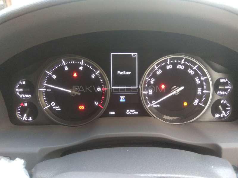 Toyota Land Cruiser 2017 for Sale in Karachi Toyota Land Cruiser 2017 for Sale in Karachi Image-6