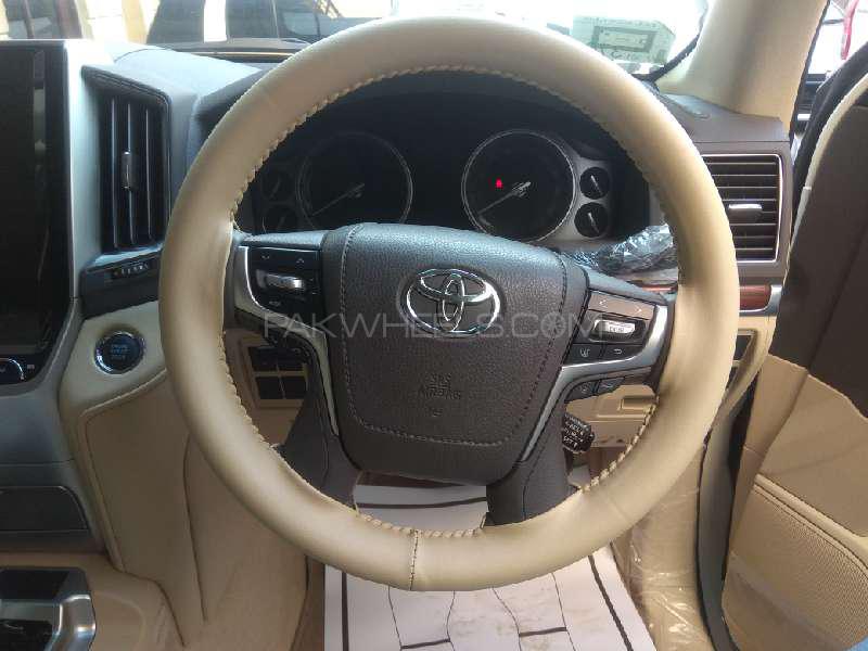 Toyota Land Cruiser 2017 for Sale in Karachi Toyota Land Cruiser 2017 for Sale in Karachi Image-10
