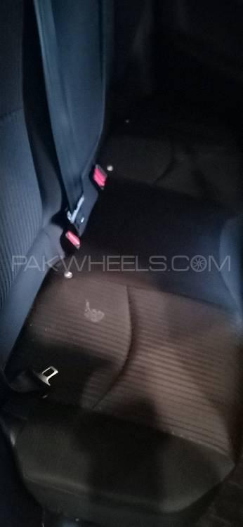 Toyota Prius 2016 for Sale in Lahore Toyota Prius 2016 for Sale in Lahore Image-6