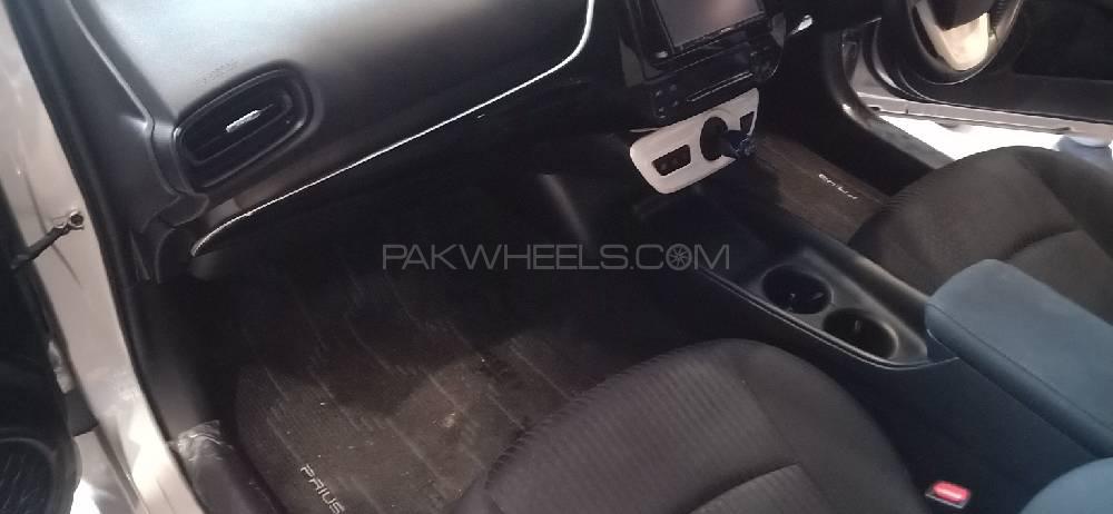 Toyota Prius 2016 for Sale in Lahore Toyota Prius 2016 for Sale in Lahore Image-4