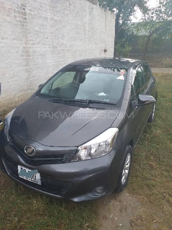 Toyota Vitz 2011 for Sale in Kohat Image-1