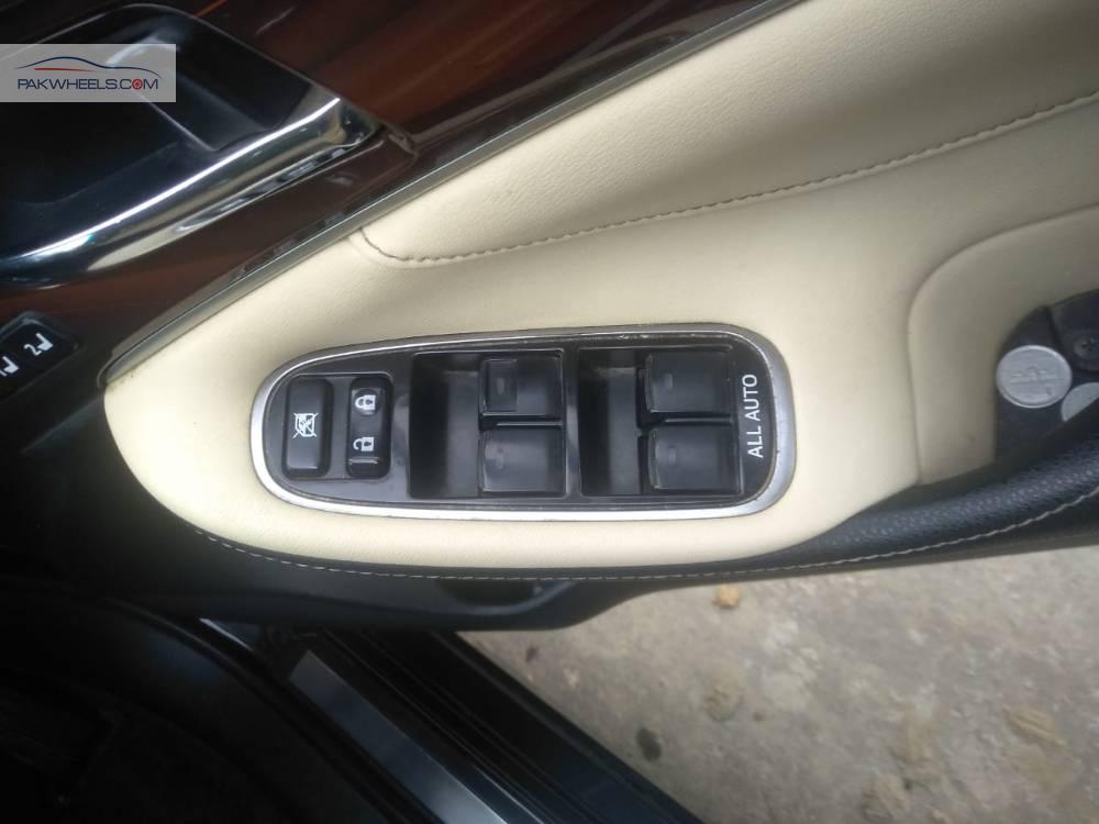 Toyota Crown 2013 for Sale in Islamabad Toyota Crown 2013 for Sale in Islamabad Image-12